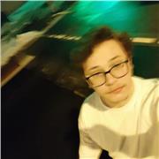 Insegnante di inglese con molta esperienza alle spalle, pronto a trasmettere la mia conoscenza ai miei fedeli adepti